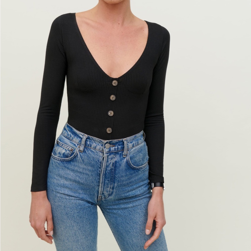 NWOT Reformation Virgil Ribbed V Neck Top